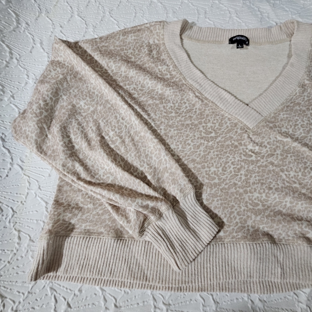 Originality Leopard Print Brown & Cream V Neck Cropped Sweater Size L NWT - Picture 7 of 13